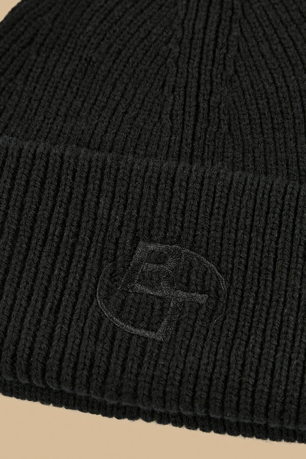 Cosy - Knit Beanie in Black
