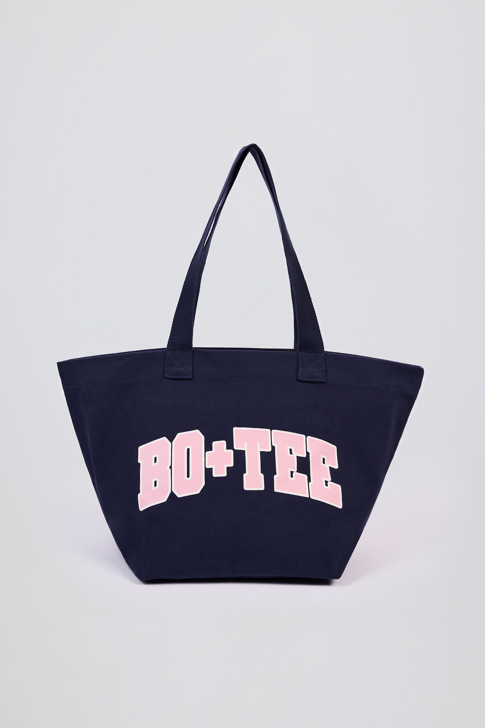 BO T T E G A V E N E T Aトートバッグ Oversized Tote Bag in Classic Navy – Bo+Tee