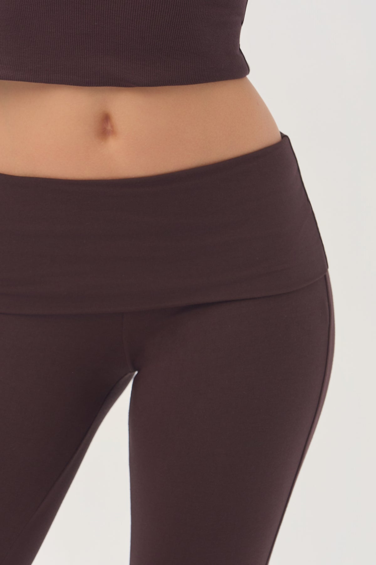 bo-and-tee-buttercloud-7/8-leggings-in-espresso_BT16512Espresso_4.jpg