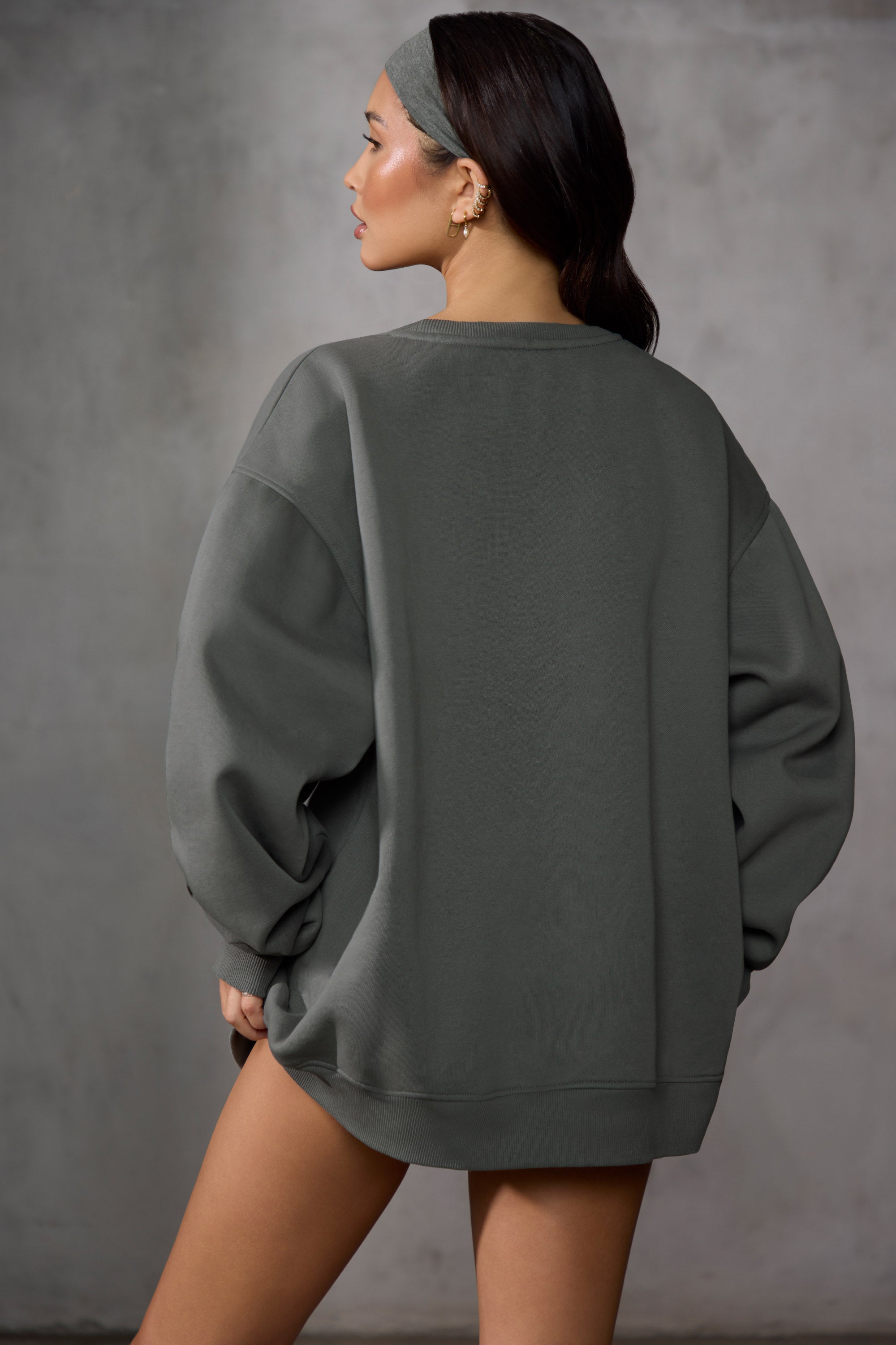 New Staples - Oversized Sweatshirt in Charcoal