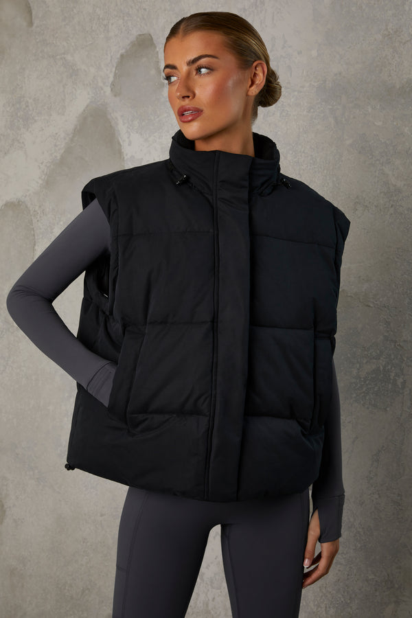 Essential - Cropped Puffer Jacket with Detachable Sleeves in Black