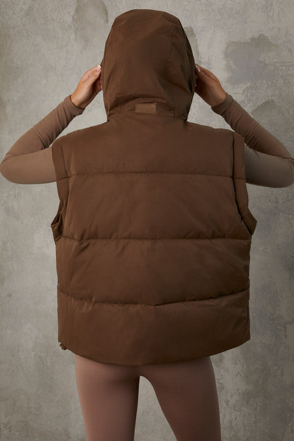 Essential - Cropped Puffer Jacket with Detachable Sleeves in Cocoa Brown