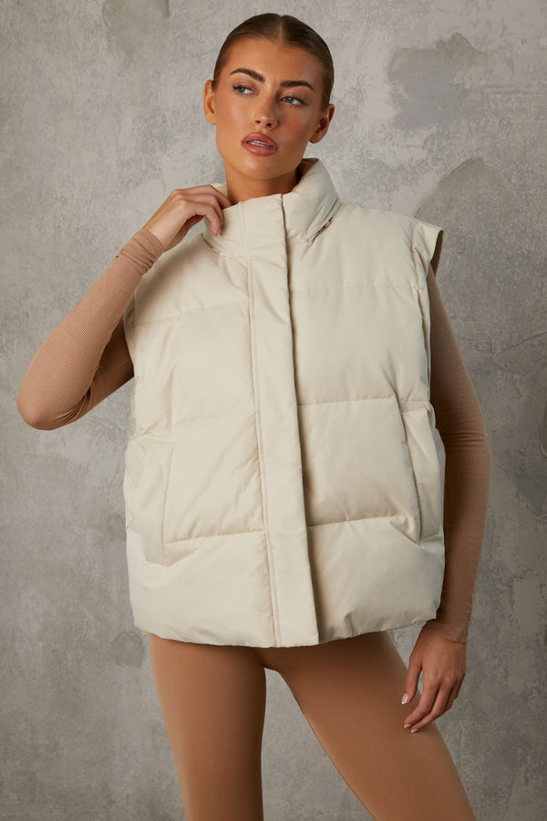 Essential - Cropped Puffer Jacket with Detachable Sleeves in Sand
