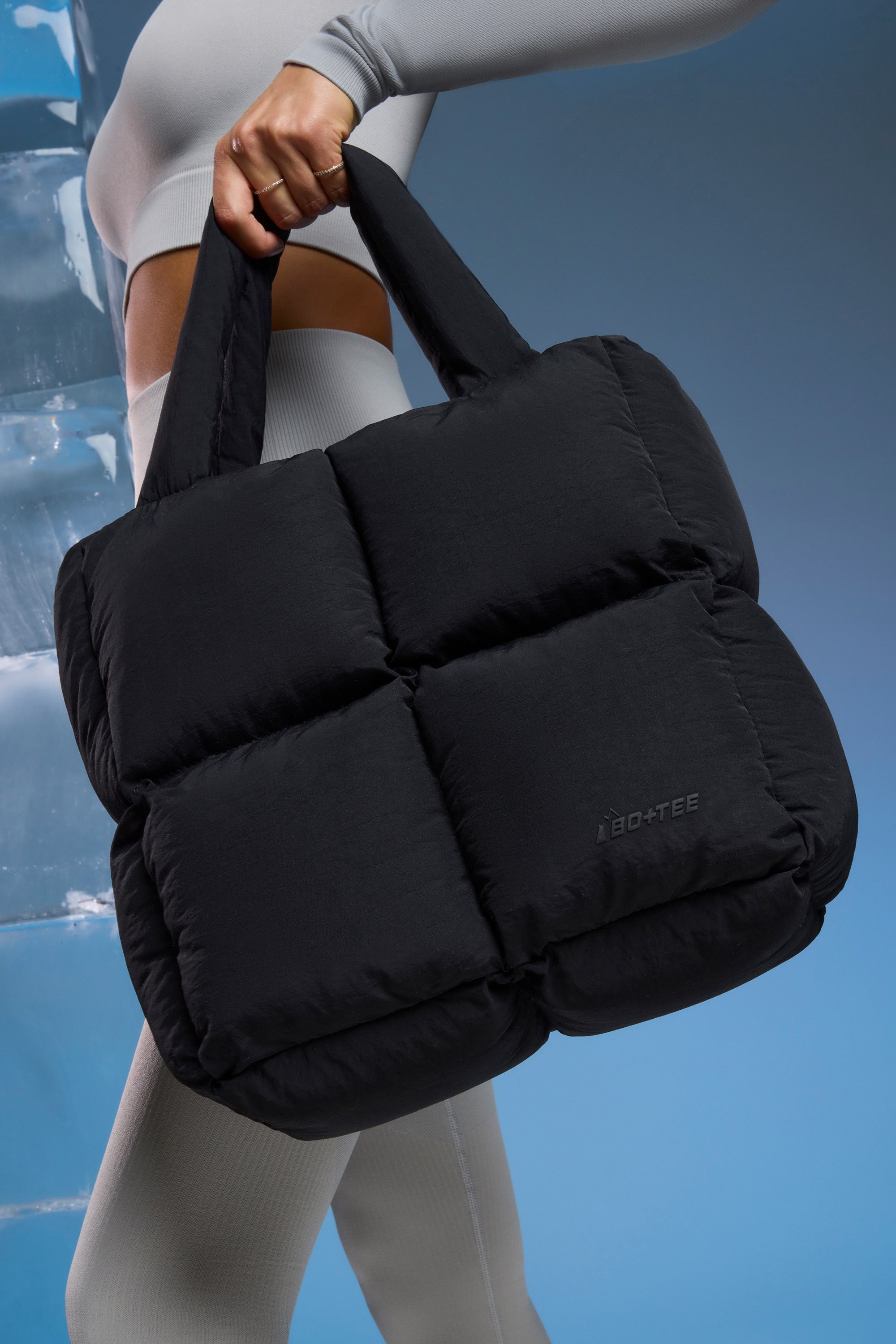 Arctic - Quilted Puffer Bag in Black