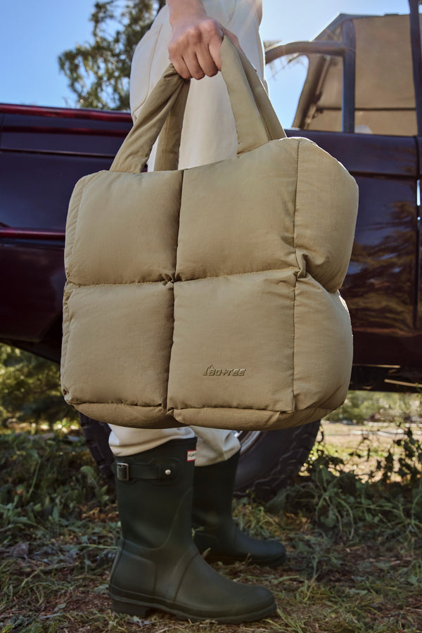 Arctic - Quilted Puffer Bag in Soft Olive