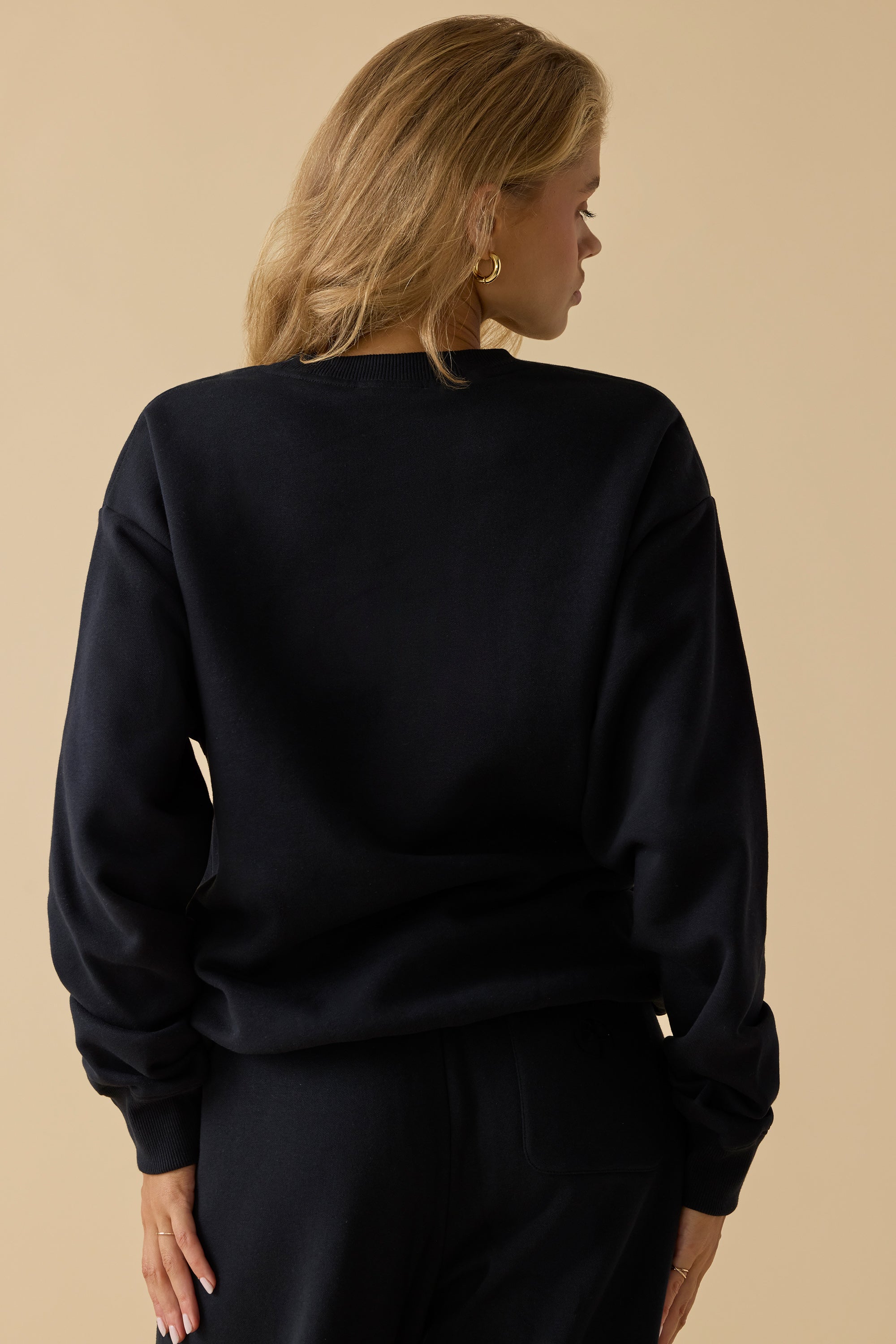 Signature - Oversized Crew Neck Sweatshirt in Black