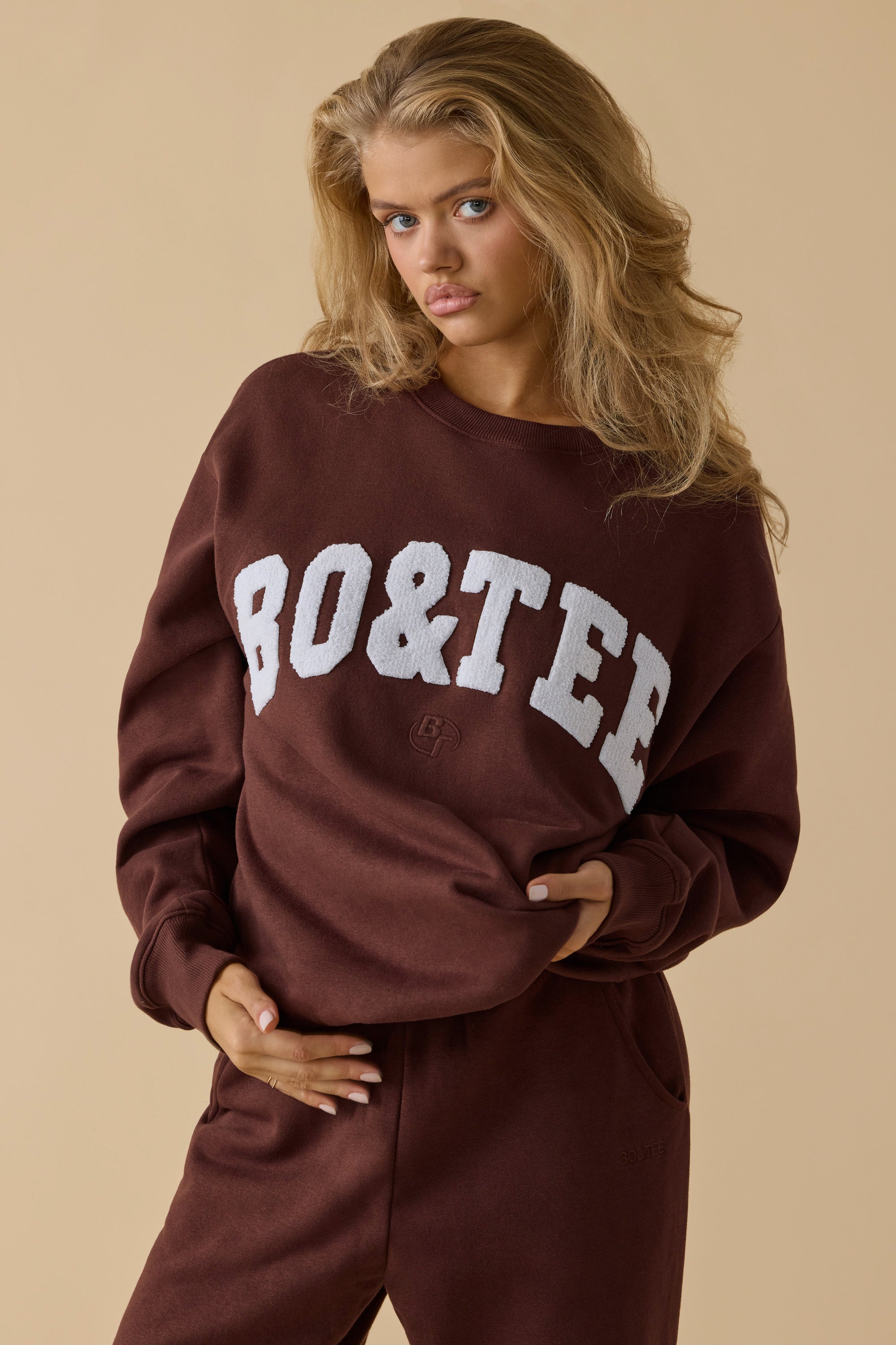 Signature - Oversized Crew Neck Sweatshirt in Mahogany