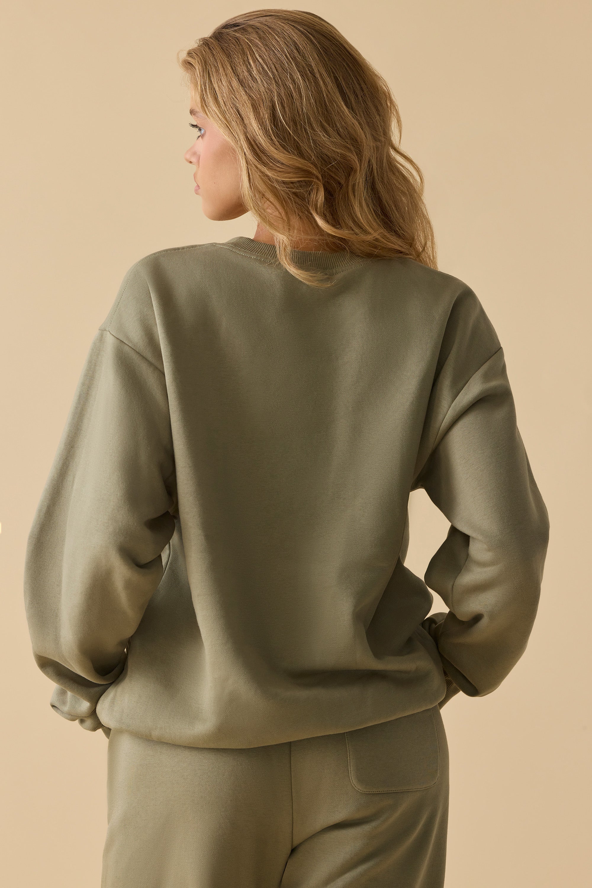 Signature - Oversized Crew Neck Sweatshirt in Soft Olive