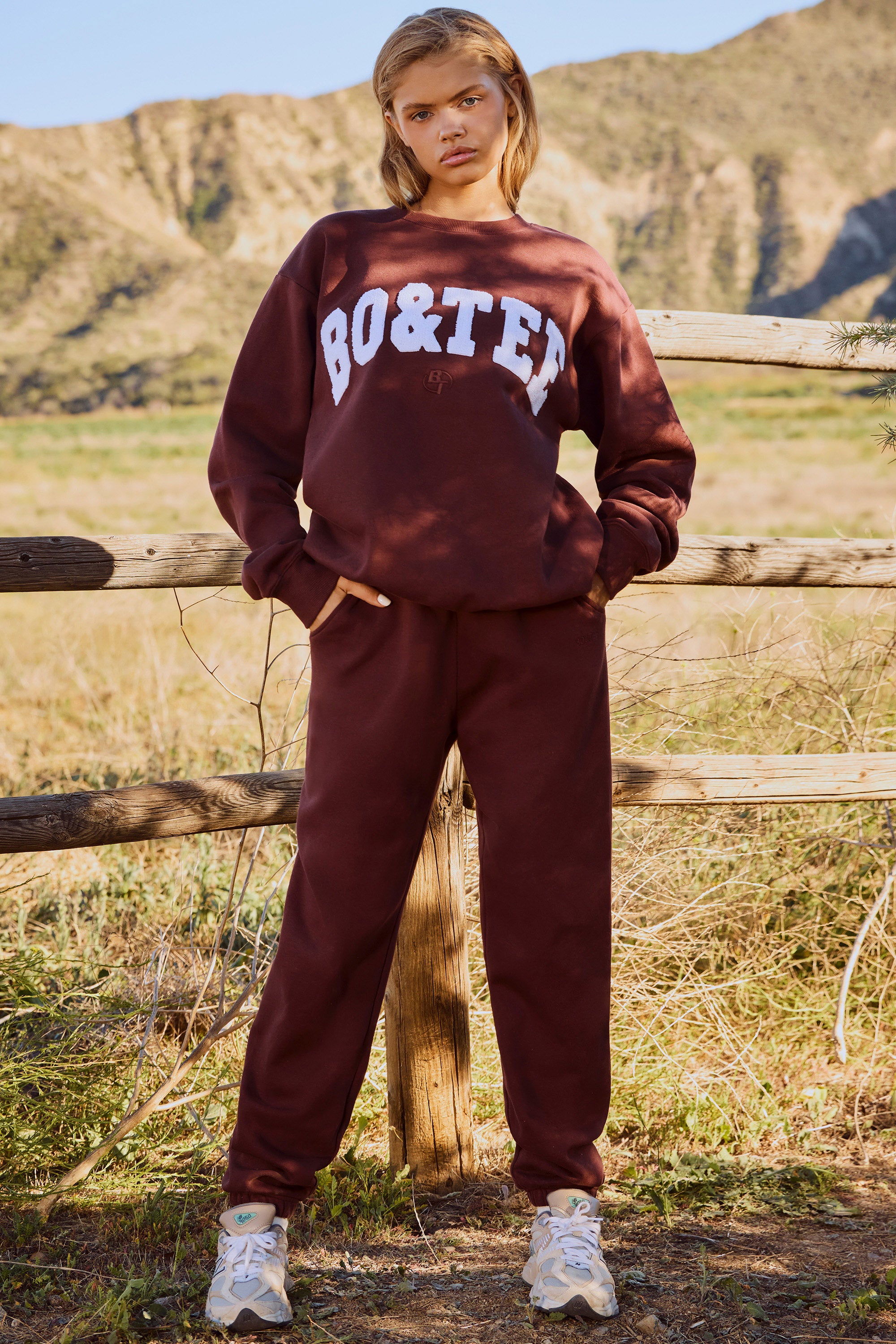 Ultimate - Petite Mid-Rise Joggers in Mahogany