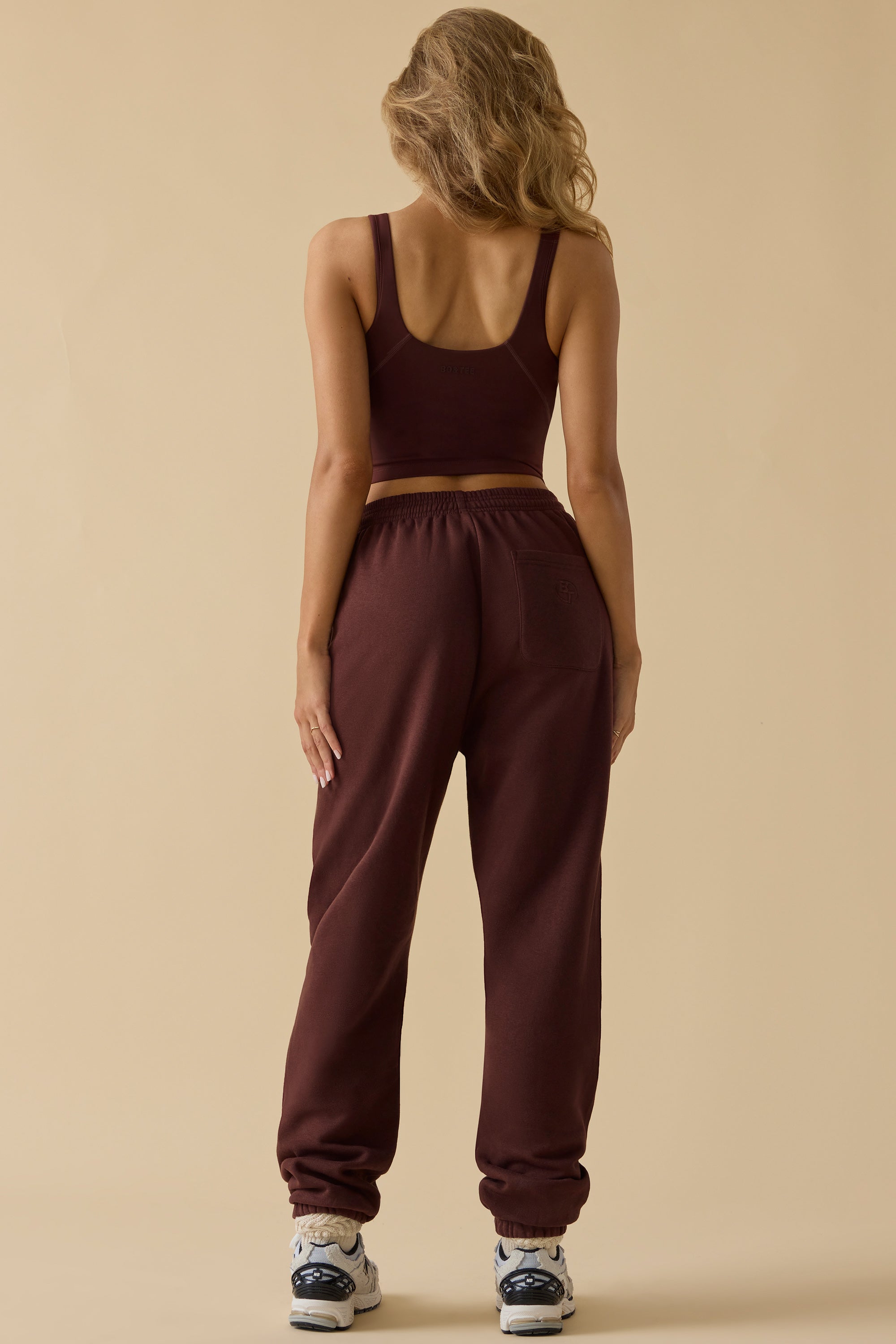 Ultimate - Petite Mid-Rise Joggers in Mahogany