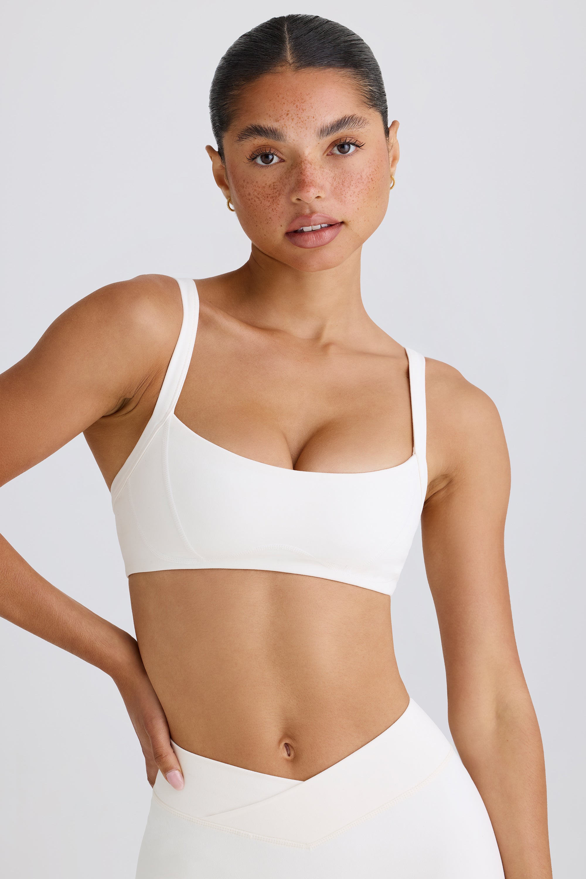 Soft Active Contrast-Trim Sports Bra in White