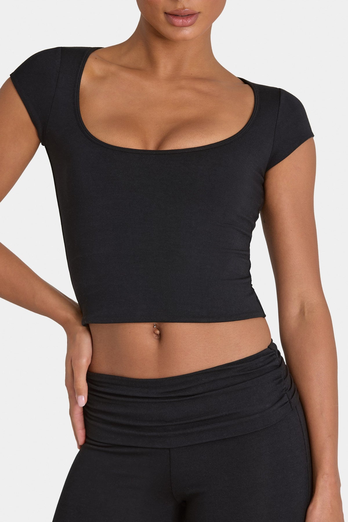 Bo+Tee model Kiele wearing the ButterCloud Full Top in Black Modal fabric perfect for morning workouts