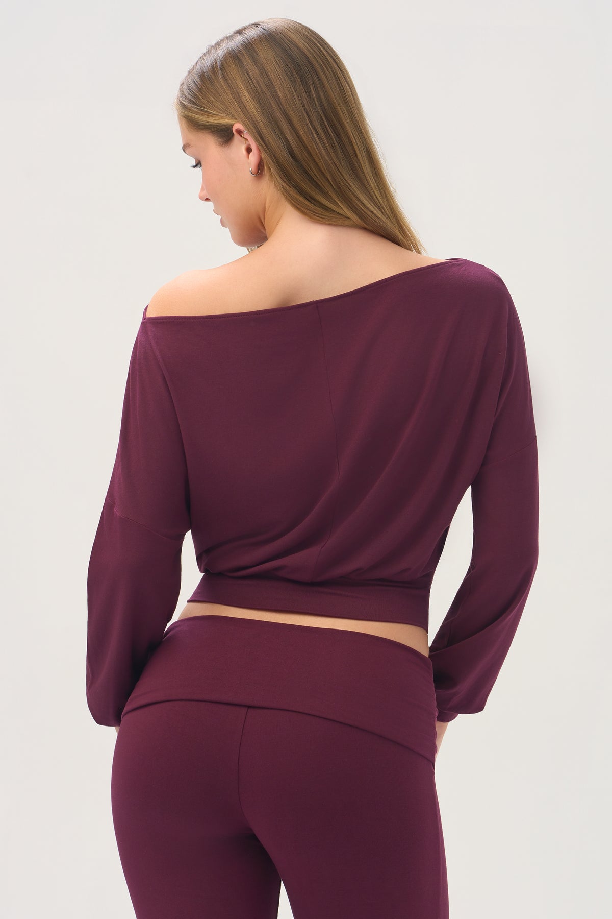bo-and-tee-buttercloud-slouchy-off-shoulder-top-in-plum_BT16567Plum_2.jpg