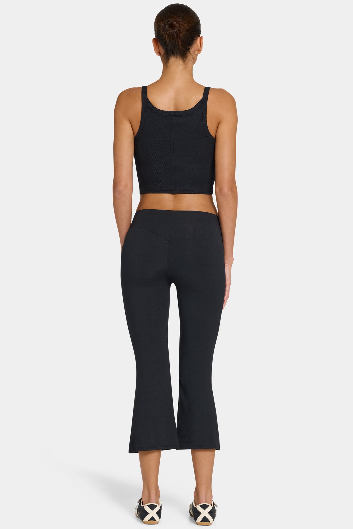 bo-and-tee-buttercloud™-flared-capri-leggings-in-black_BT16502Black_2.jpg