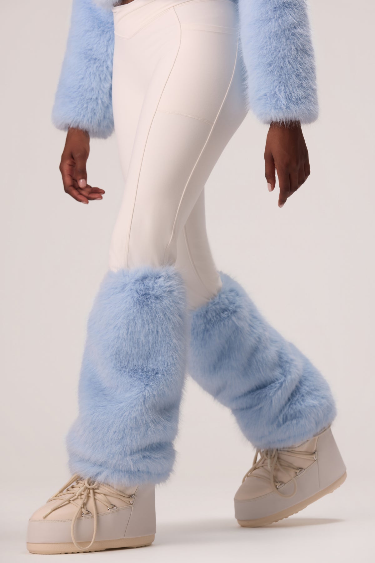 bo-and-tee-faux-fur-boot-covers-in-powder-blue_BT16330PowderBlue_4.jpg
