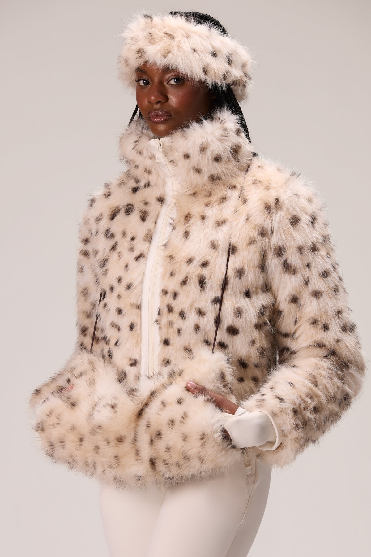 bo-and-tee-faux-fur-hand-warmer-in-snow-leopard_BT16329ASnowLeopard_5.jpg