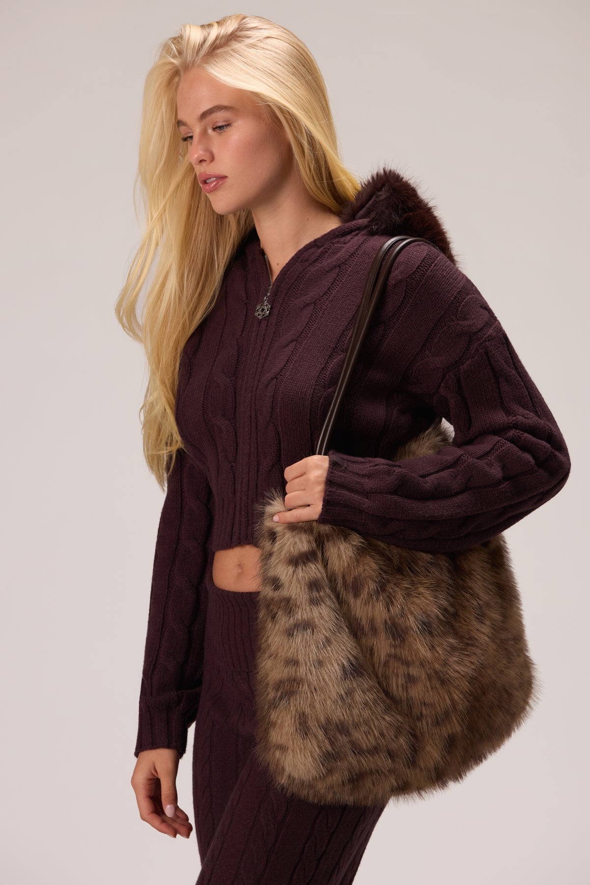 bo-and-tee-faux-fur-tote-bag-in-brown-leopard_BT16332ABrownLeopard_3.jpg