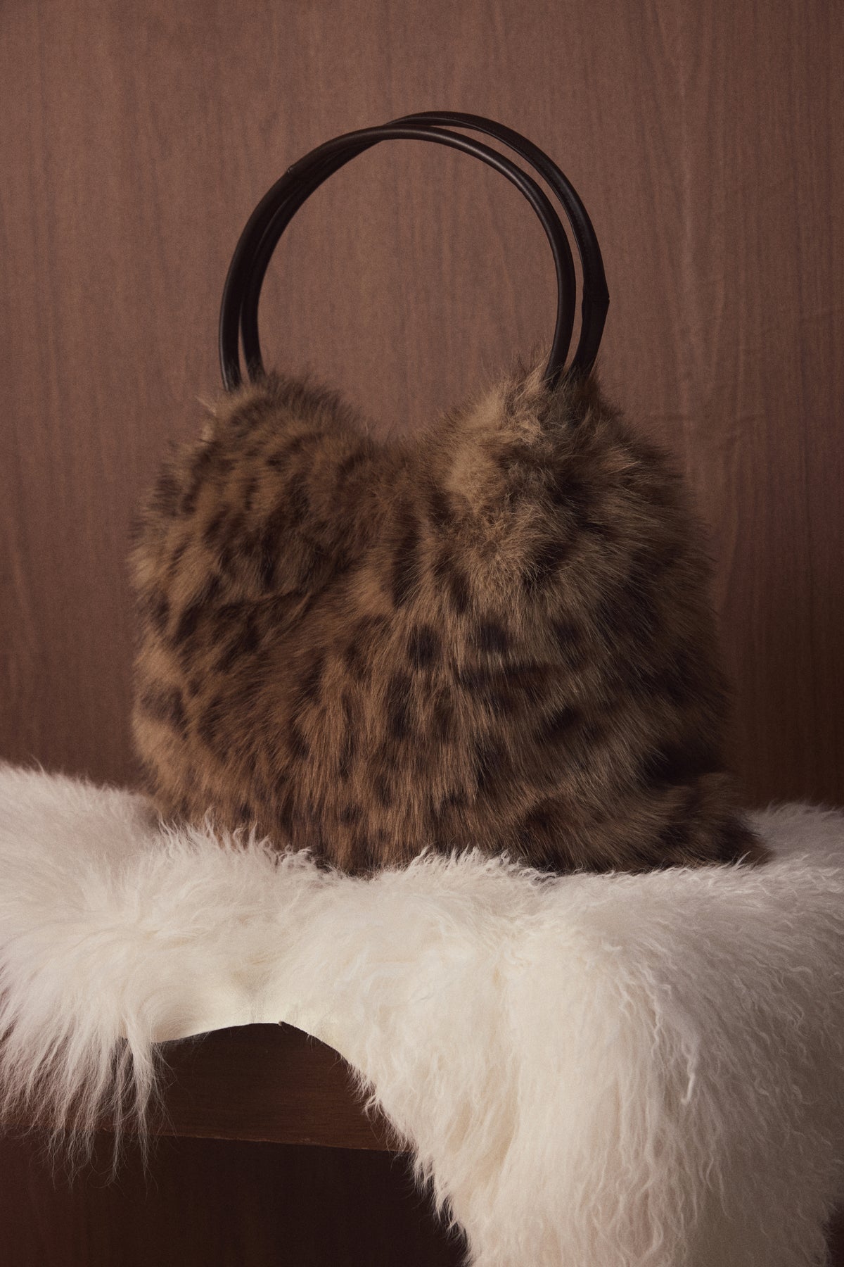 bo-and-tee-faux-fur-tote-bag-in-brown-leopard_BT16332ABrownLeopard_5.jpg
