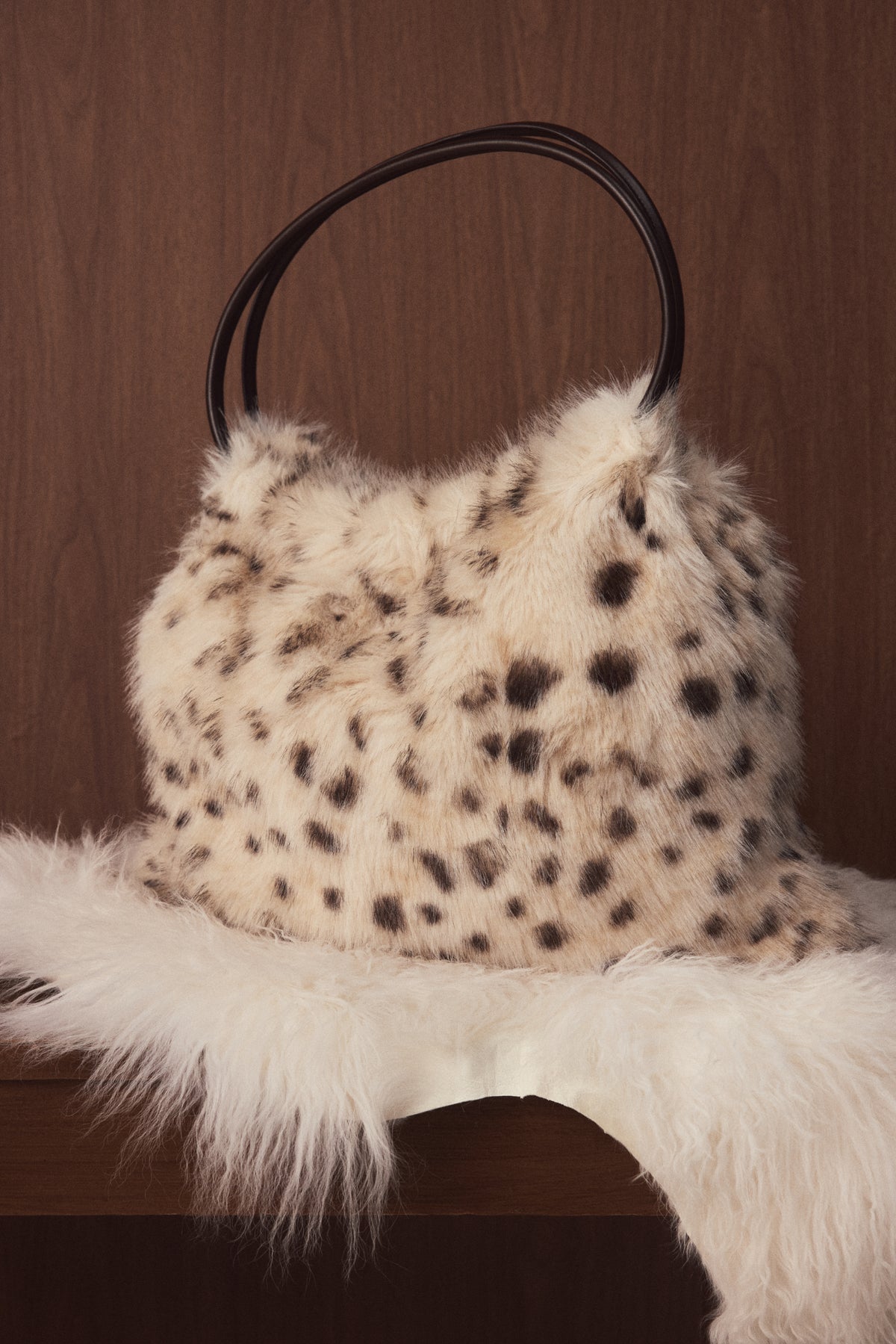 bo-and-tee-faux-fur-tote-bag-in-snow-leopard_BT16332SnowLeopard_5.jpg