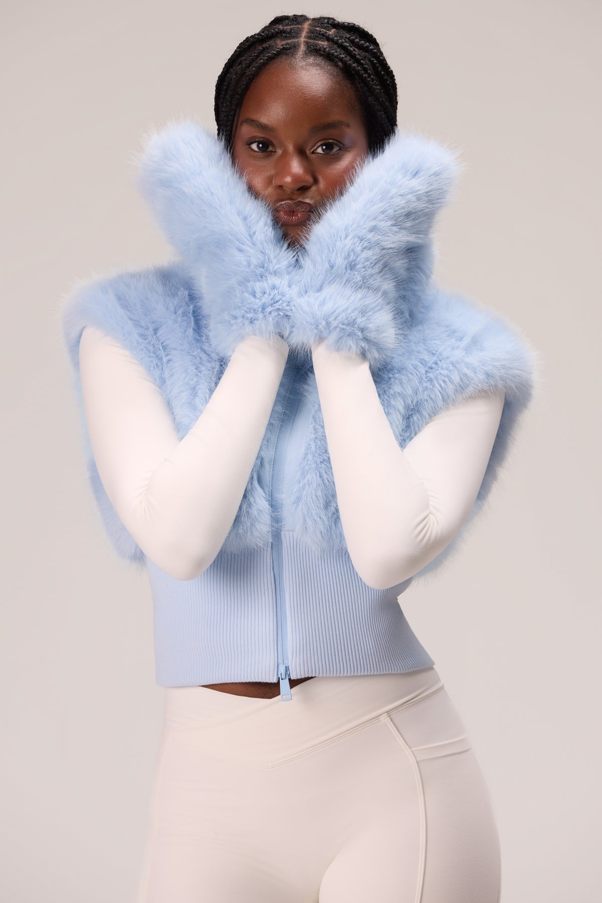 bo-and-tee-faux-fur-tote-mitts-in-powder-blue_BT16333PowderBlue_4.jpg