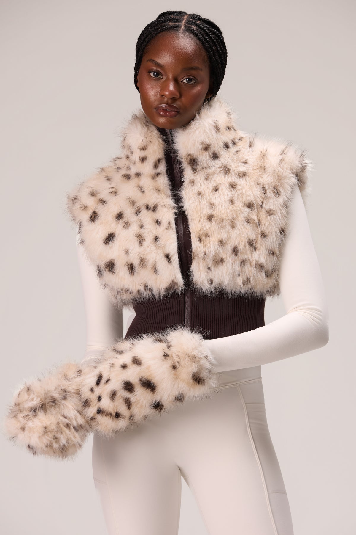 bo-and-tee-faux-fur-tote-mitts-in-snow-leopard_BT16333ASnowLeopard_1.jpg