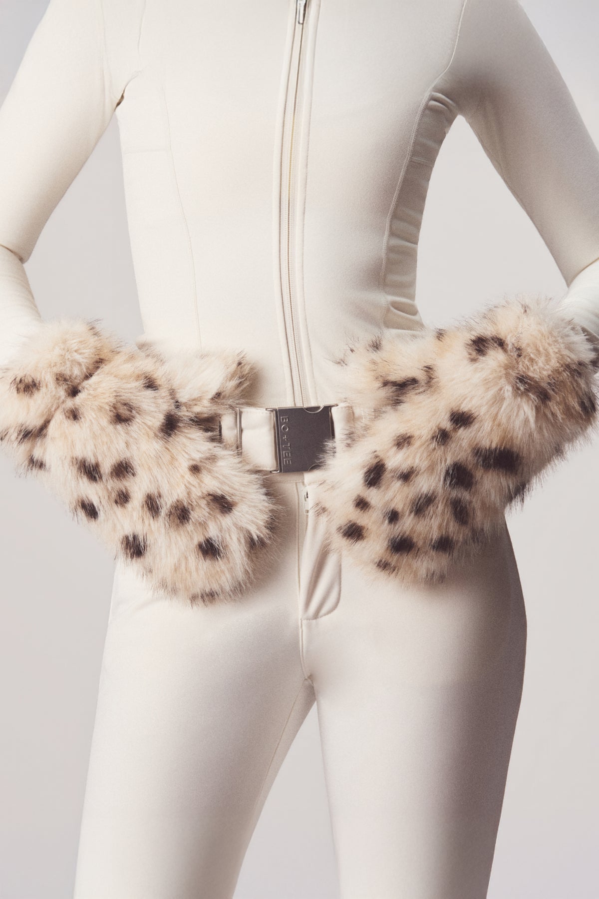 bo-and-tee-faux-fur-tote-mitts-in-snow-leopard_BT16333ASnowLeopard_4.jpg
