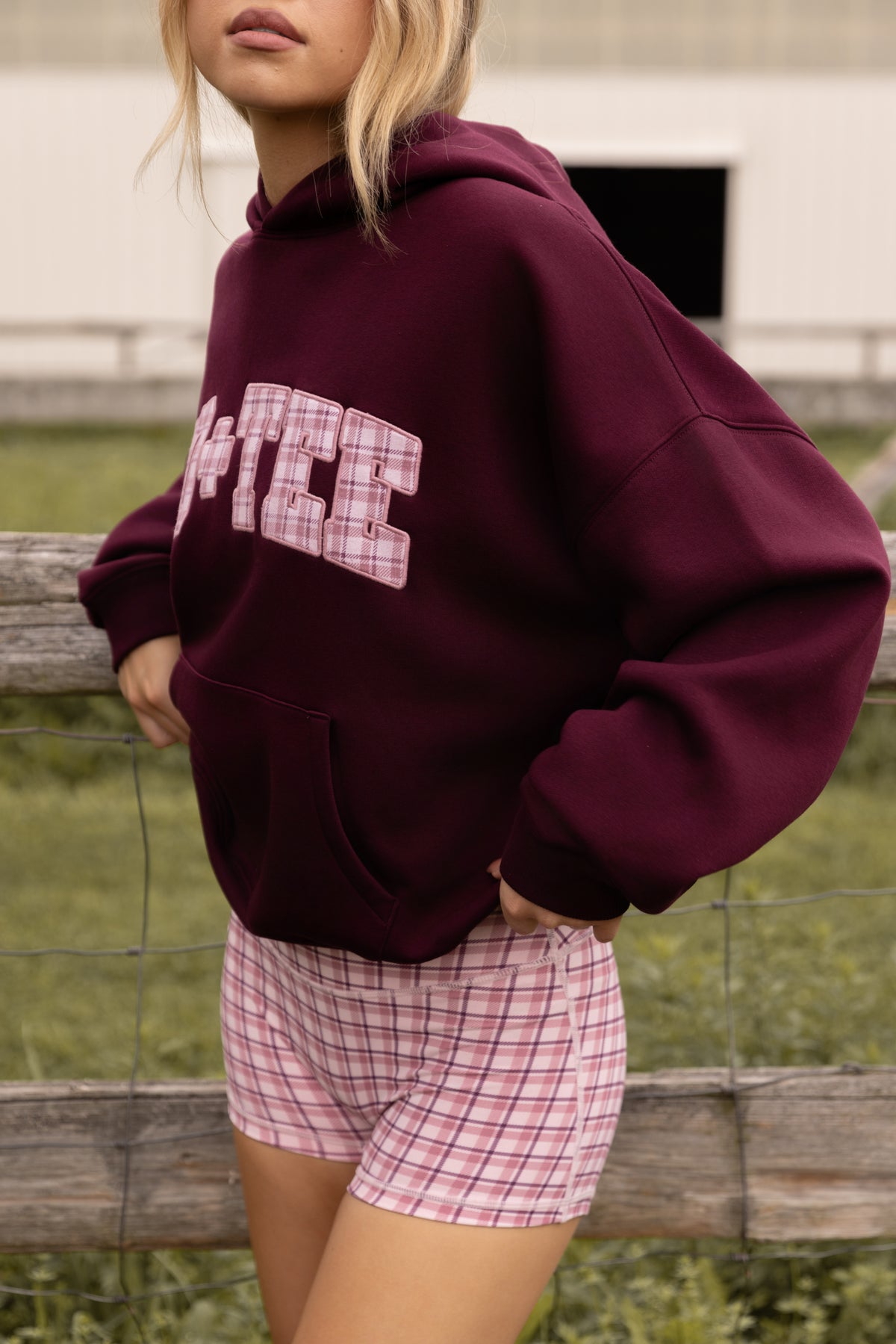 bo-and-tee-oversized-applique-hoodie-in-burgundy_BT11301A1Cherry_4.jpg
