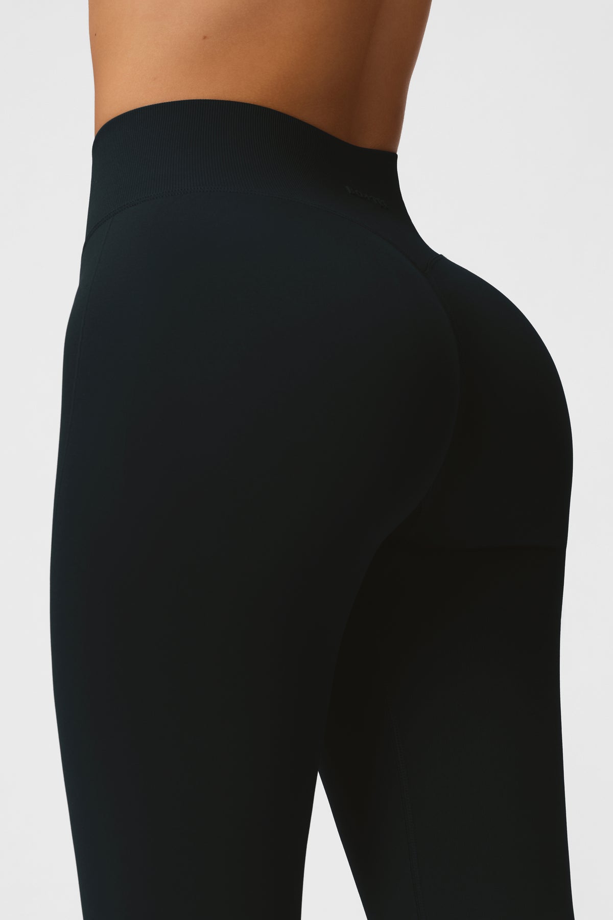 bo-and-tee-seamless-full-length-leggings-in-black_BT16468Black_5.jpg