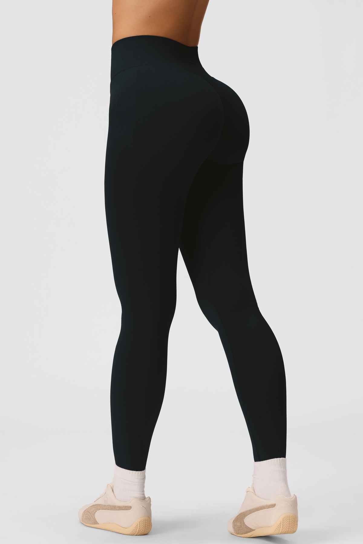 bo-and-tee-seamless-full-length-leggings-in-black_BT16468Black_7.jpg
