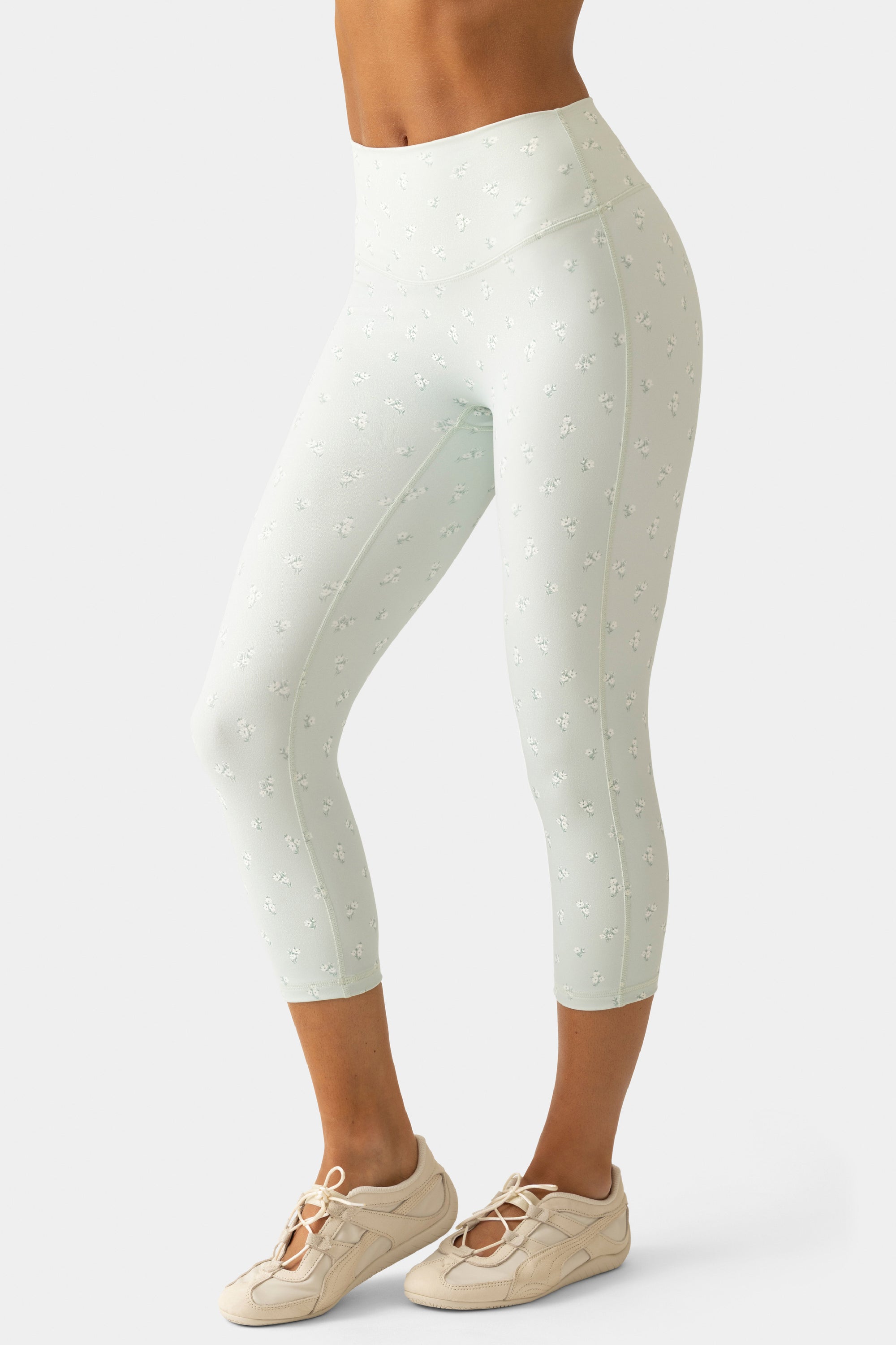 bo-and-tee-soft-active-capri-leggings-in-matcha-meadow_BT11189MatchaMeadow_6.jpg