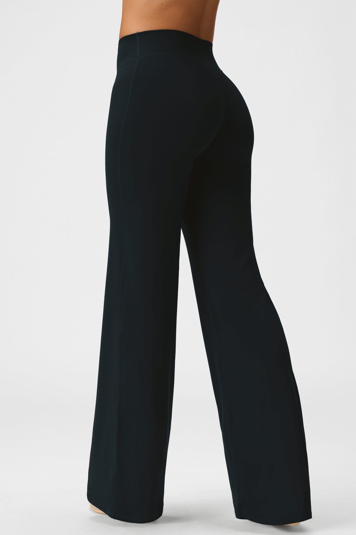 bo-and-tee-soft-active-wide-leg-trousers-in-black_BT16490Black_7.jpg