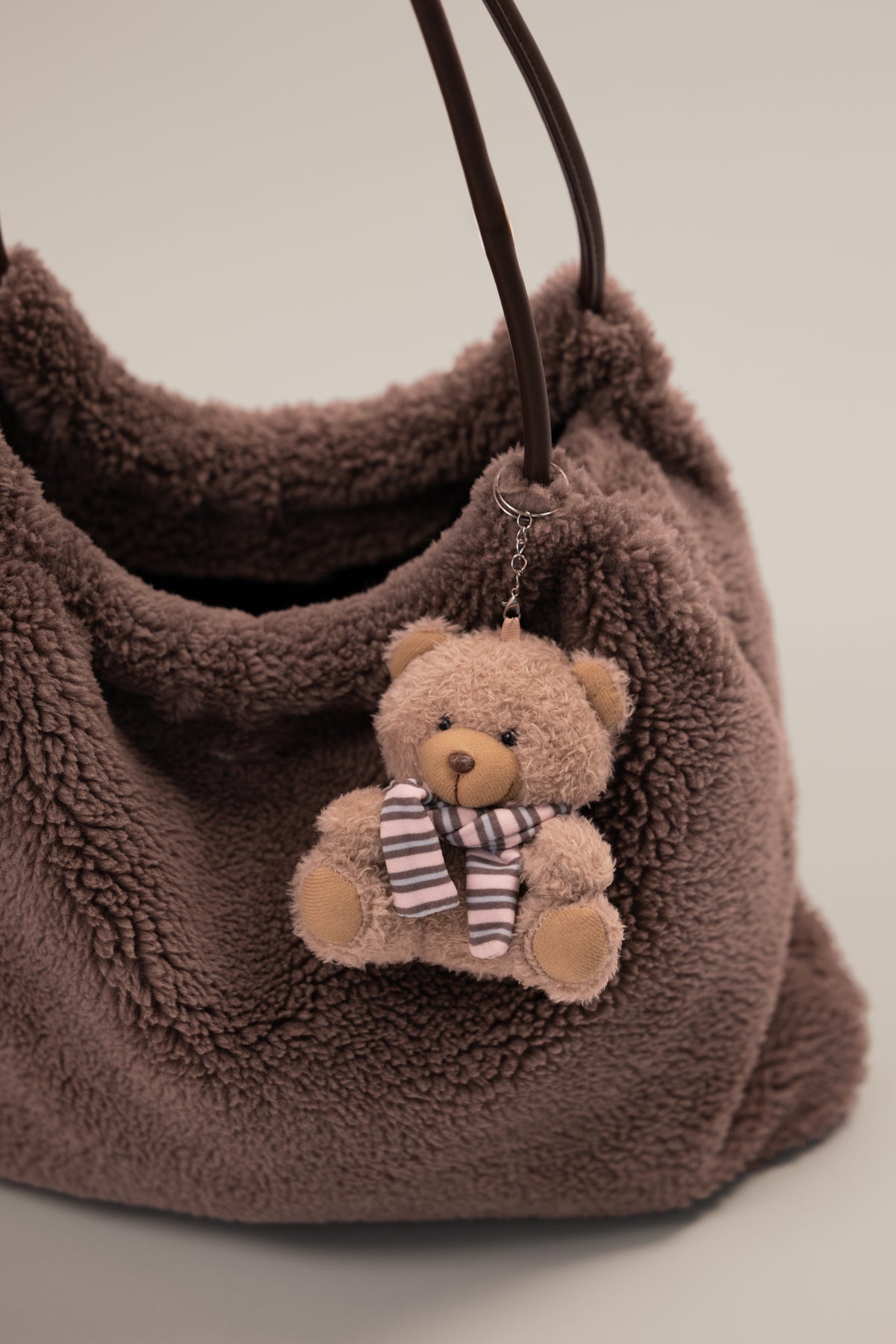 bo-and-tee-teddy-fleece-bag-in-chestnut_BT16332A1Praline_5.jpg
