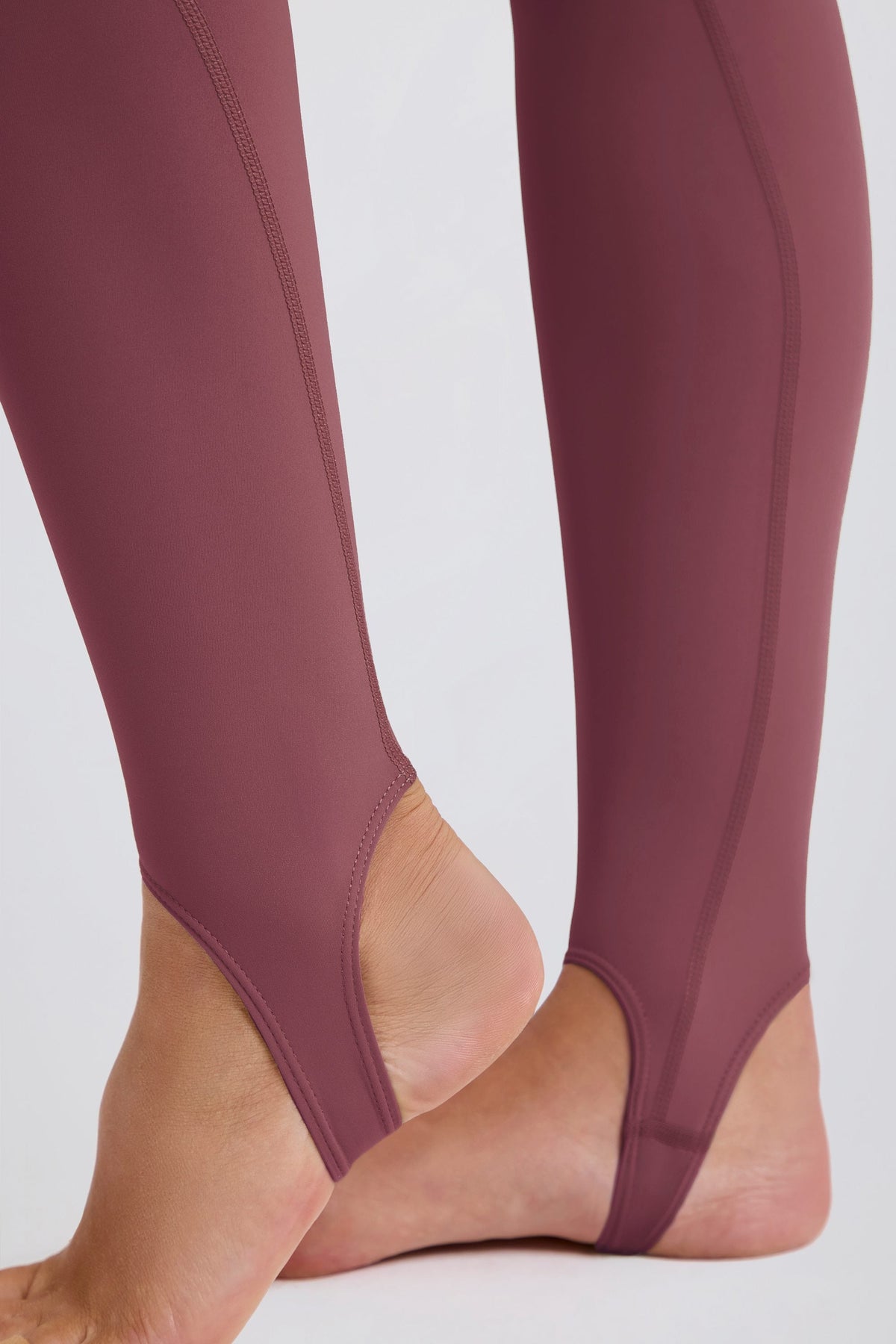 Foldover Mid-Rise Stirrup Leggings in Acai