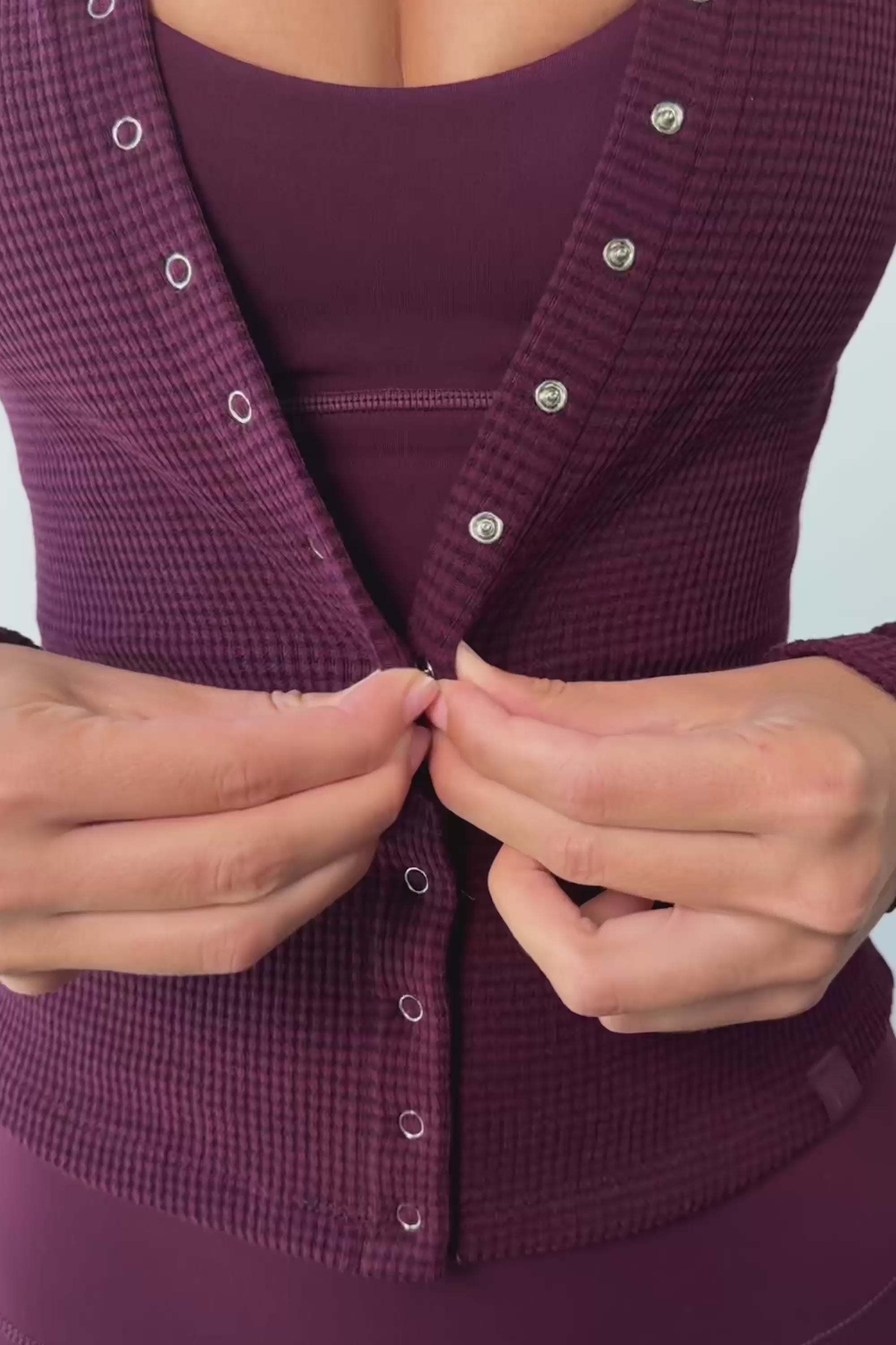 bo-and-tee-ribbed-jersey-crewneck-cardigan-in-burgundy_BT16566Cherry_15.mp4