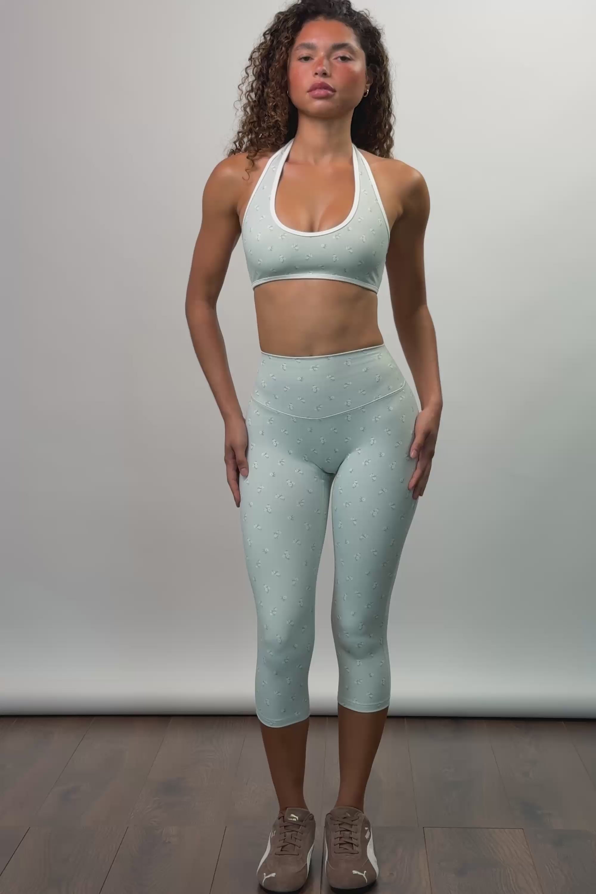 bo-and-tee-soft-active-capri-leggings-in-matcha-meadow_BT11189MatchaMeadow_15.mp4