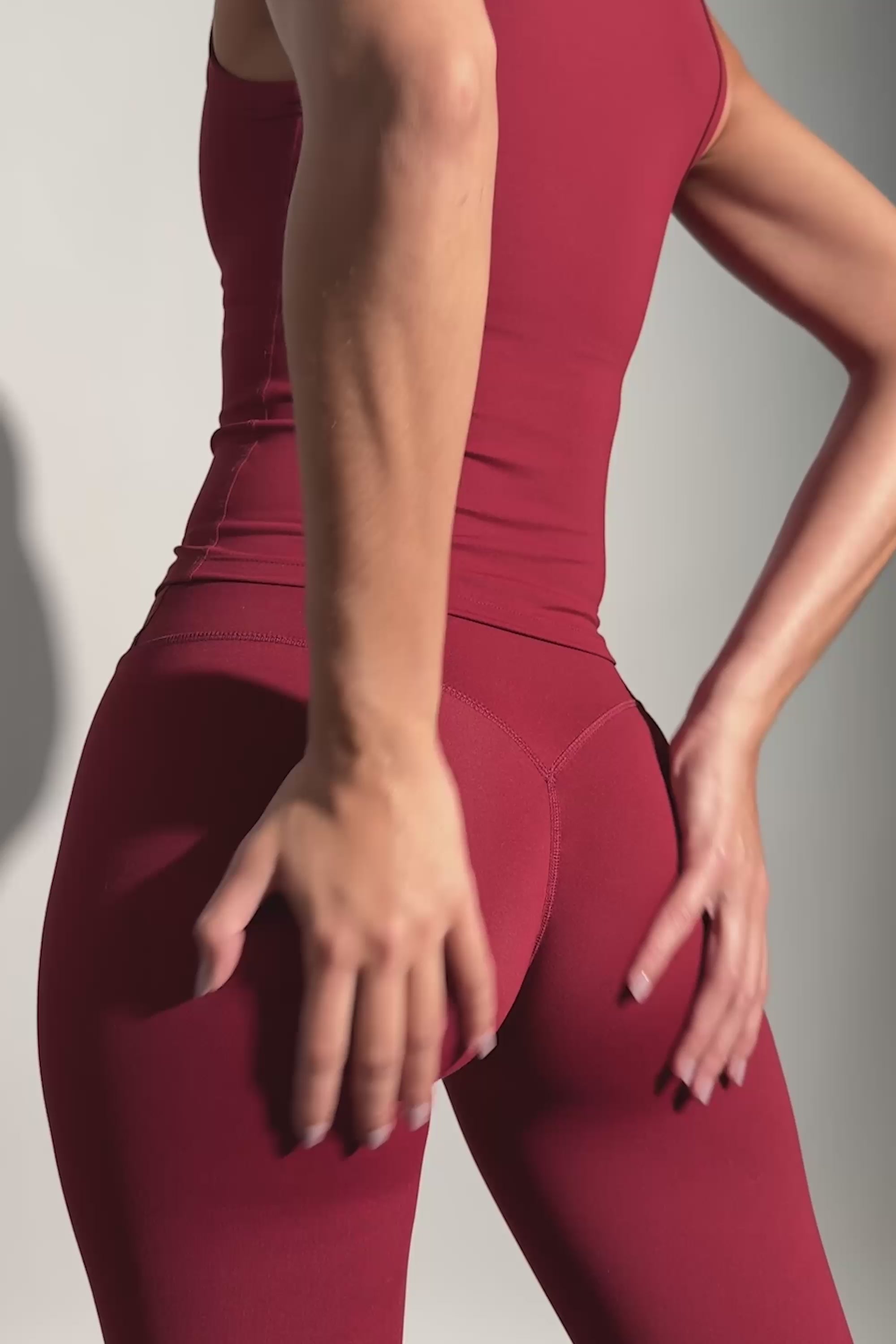 bo-and-tee-soft-active-7/8-leggings-in-dark-cherry_BT16536DeepCrimson_15.mp4