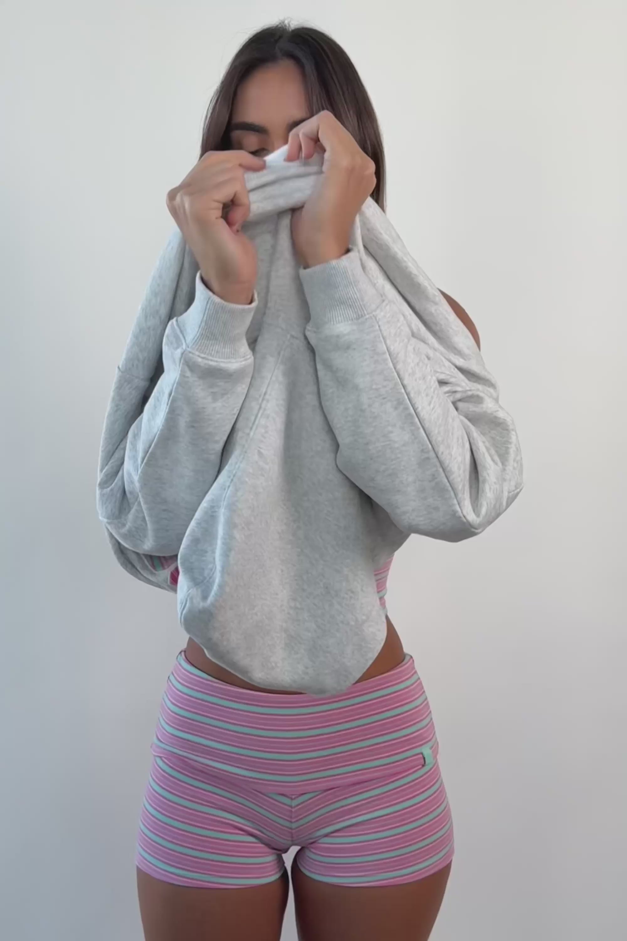 bo-and-tee-oversized-applique-hoodie-in-grey-marl-stripe_BT11300BGreyMarl_15.mp4